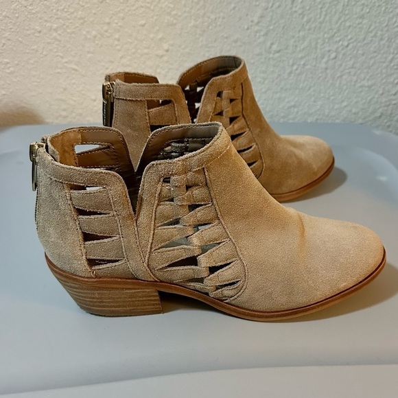 Vince Camuto Peera Soft Suede Leather Short Ankle Booties - Picture 2 of 10